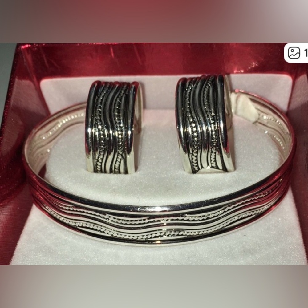 Silver Tone Bracelet/Bangles and Post Earring Set